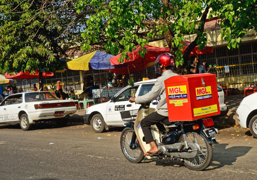 Chỉ công nhân viên chức mới được đi xe máy - Ảnh 1