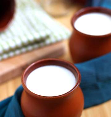 Thưởng thức sữa chua độc và lạ tại đường phố Myanmar - Ảnh 1 Thưởng thức sữa chua độc và lạ tại đường phố Myanmar - Ảnh 1