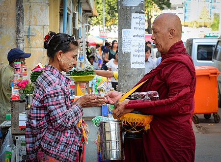 Bí quyết mua sắm tại chợ độc đáo ở Myanmar