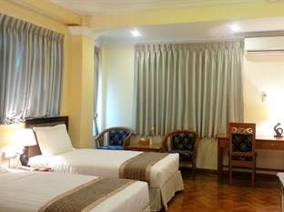 Grand Laurel Hotel 3***