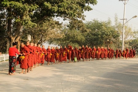 Lễ Xuất Gia Độc Đáo Của Người Myanmar