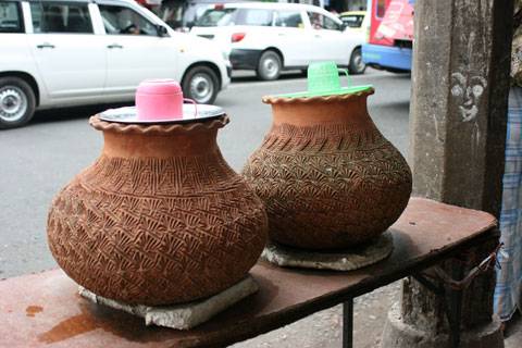 Uống nước bình miễn phí ở Myanmar - Ảnh 1 Uống nước bình miễn phí ở Myanmar - Ảnh 1