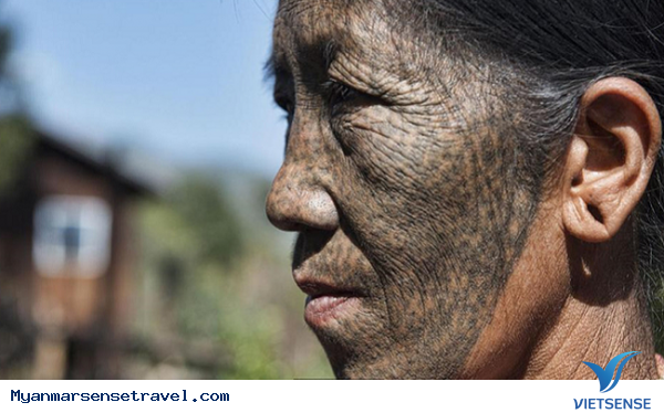 Những phụ nữ mặt hổ chỉ có ở Myanmar - Ảnh 1
