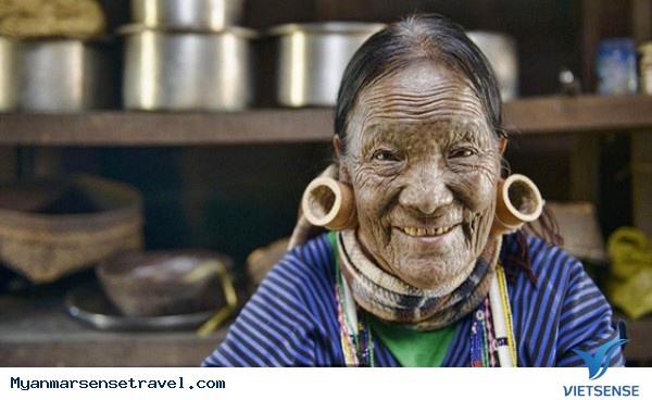 Những phụ nữ mặt hổ chỉ có ở Myanmar - Ảnh 2