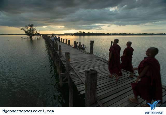 Ngắm cầu U Bein và ghé làng cổ Mingun ở Mandalay - Ảnh 1 Ngắm cầu U Bein và ghé làng cổ Mingun ở Mandalay - Ảnh 1