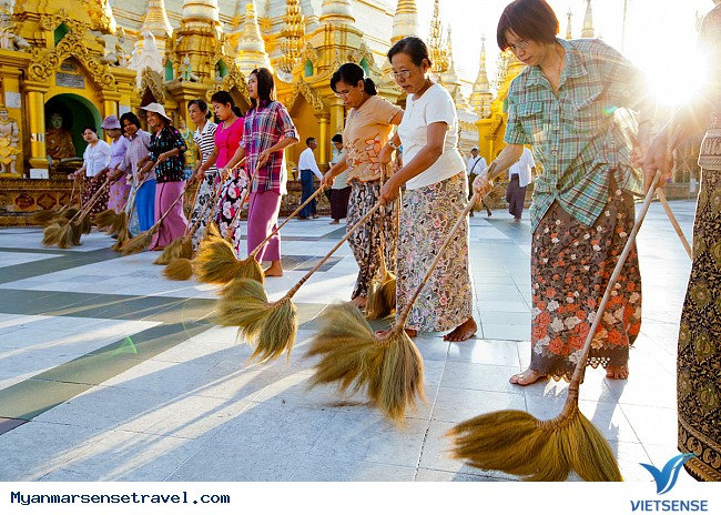 khách thăm quan ngồi tù vì đi giày trong chùa ở Bagan - Ảnh 2 khách thăm quan ngồi tù vì đi giày trong chùa ở Bagan - Ảnh 2