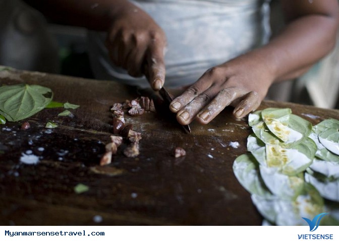 Người dân ăn trầu