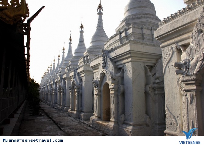 Đến chùa Kuthodaw khám phá Thánh điển Phật giáo - Ảnh 4