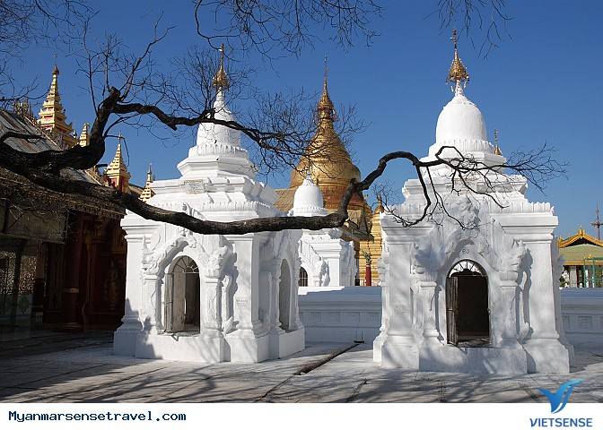 Đến chùa Kuthodaw khám phá Thánh điển Phật giáo - Ảnh 1