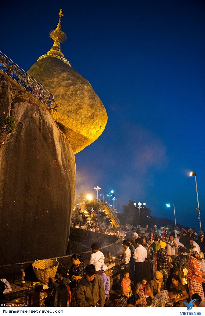 Hòn đá vàng Chênh vênh đầy nguy hiểm ở Myanmar - Ảnh 3