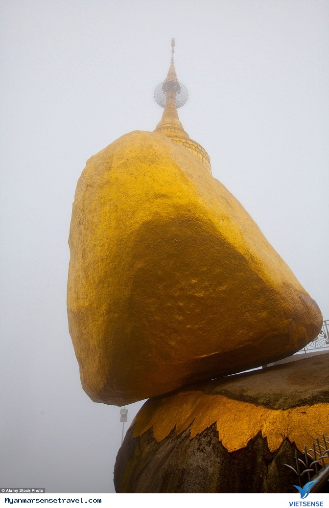 Hòn đá vàng Chênh vênh đầy nguy hiểm ở Myanmar - Ảnh 2