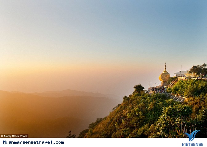 Hòn đá vàng Chênh vênh đầy nguy hiểm ở Myanmar - Ảnh 8