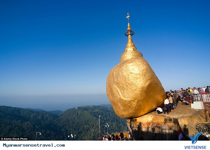 Hòn đá vàng Chênh vênh đầy nguy hiểm ở Myanmar - Ảnh 9