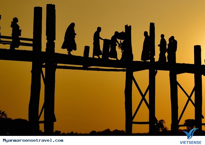 Mandalay: Ngắm hoàng hôn ở cầu Ubein - Ảnh 1