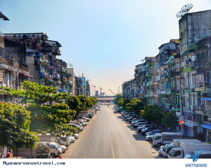 Đường phố Yangon chỉ toàn xe hơi Đường phố Yangon chỉ toàn xe hơi