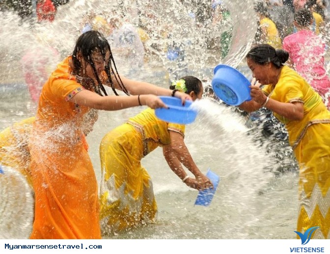 Trải nghiệm lễ hội té nước tại Myanmar - Ảnh 3 Trải nghiệm lễ hội té nước tại Myanmar - Ảnh 3
