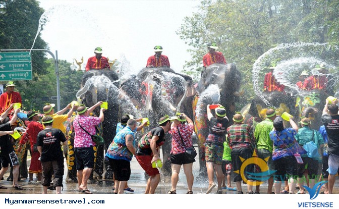 Trải nghiệm lễ hội té nước tại Myanmar - Ảnh 2 Trải nghiệm lễ hội té nước tại Myanmar - Ảnh 2