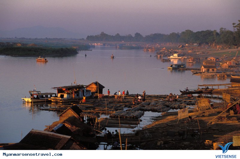 Ngồi thuyền dạo sông Irrawaddy