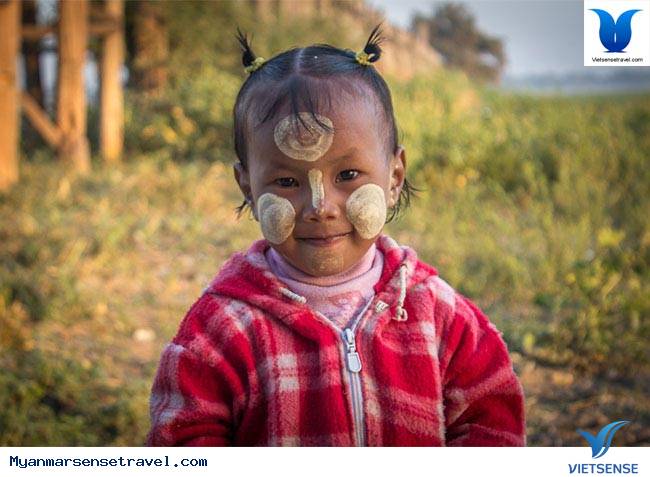 Vẽ mặt bằng kem chống nắng truyền thống Vẽ mặt bằng kem chống nắng truyền thống