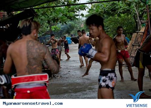 Đến Thăm Lò Võ Vỉa Hè Ở Thành Phố Yagon - Myanmar - Ảnh 4 Đến Thăm Lò Võ Vỉa Hè Ở Thành Phố Yagon - Myanmar - Ảnh 4