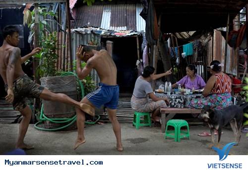 Đến Thăm Lò Võ Vỉa Hè Ở Thành Phố Yagon - Myanmar - Ảnh 6 Đến Thăm Lò Võ Vỉa Hè Ở Thành Phố Yagon - Myanmar - Ảnh 6