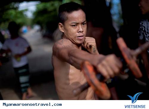 Đến Thăm Lò Võ Vỉa Hè Ở Thành Phố Yagon - Myanmar - Ảnh 1 Đến Thăm Lò Võ Vỉa Hè Ở Thành Phố Yagon - Myanmar - Ảnh 1