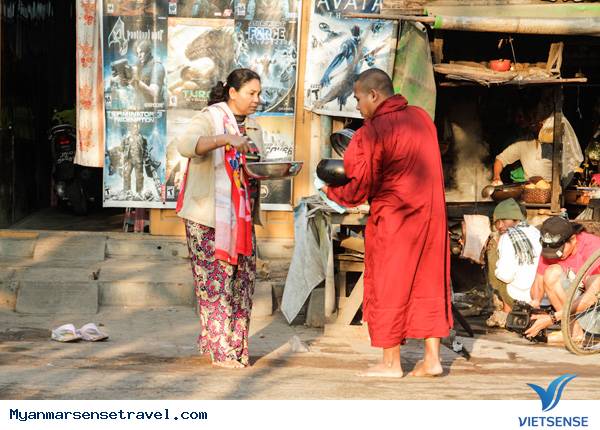 Độc Đáo Đi Chân Trần Viếng Chùa Myanmar Độc Đáo Đi Chân Trần Viếng Chùa Myanmar