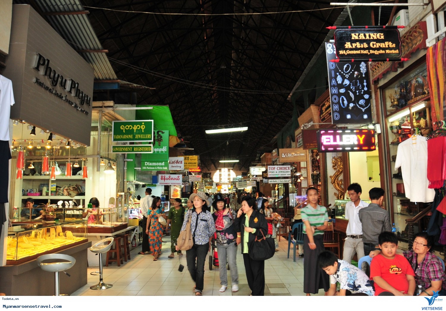 Mua sắm tại chợ Bogyoke Aung San - Ảnh 1