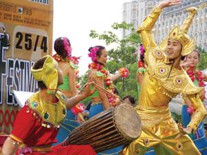 LỄ HỘI TRUYỀN THỐNG ÂM NHẠC MYANMAR