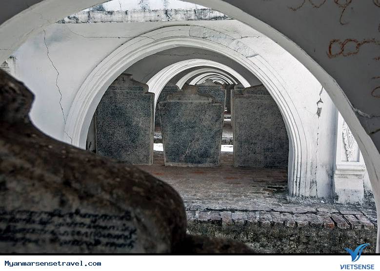 Ghé thăm quyển sách lớn nhất thế giới