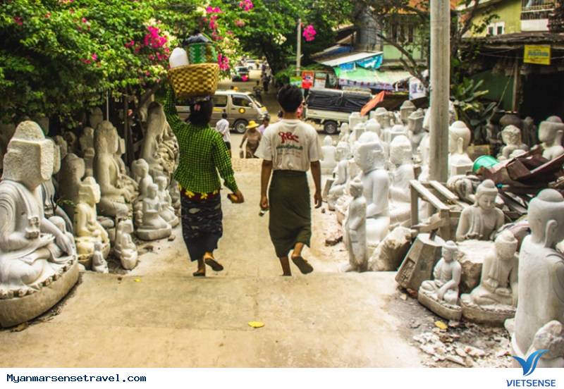 Tham quan xưởng điêu khắc đá