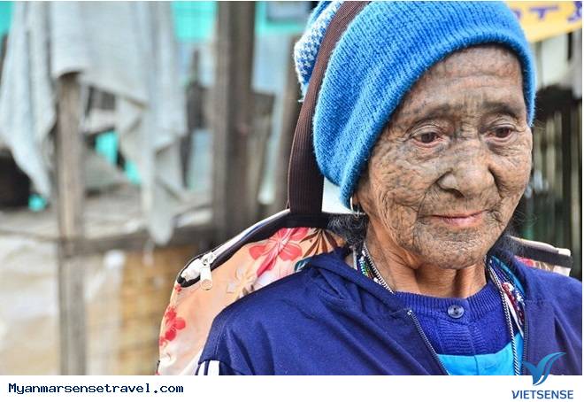 Tục Phụ Nữ Xăm Mặt Làm Duyên Độc Đáo Ở Myanmar - Ảnh 3 Tục Phụ Nữ Xăm Mặt Làm Duyên Độc Đáo Ở Myanmar - Ảnh 3