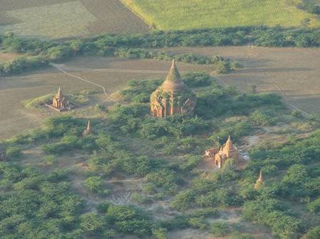 Vẻ đẹp huyền bí của bình nguyên có hơn 2000 ngôi đền Vẻ đẹp huyền bí của bình nguyên có hơn 2000 ngôi đền5