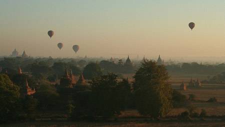 Vẻ đẹp huyền bí của bình nguyên có hơn 2000 ngôi đền Vẻ đẹp huyền bí của bình nguyên có hơn 2000 ngôi đền